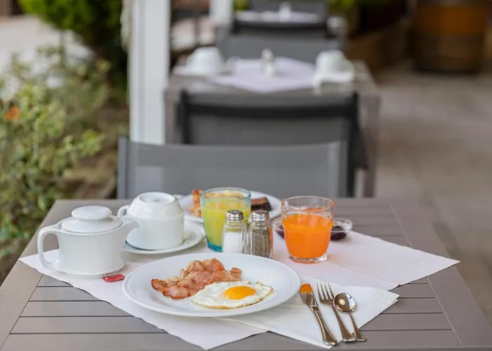 Imperial ***s מלון גארדה